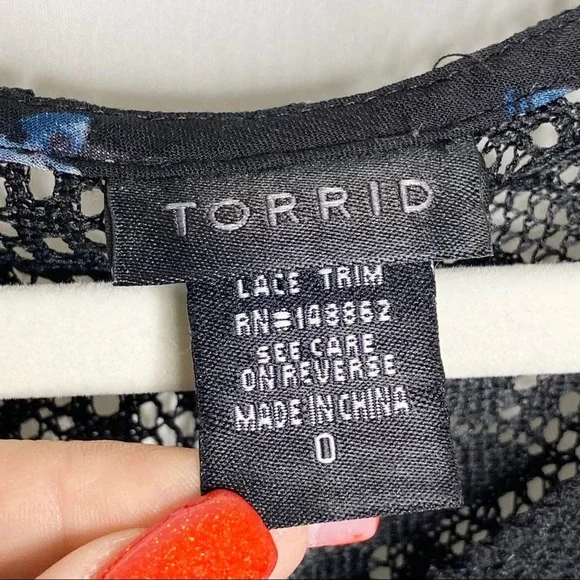 Torrid Black Floral Print Chiffon Crochet V-Neck Shirt Size Large - Picture 4 of 8